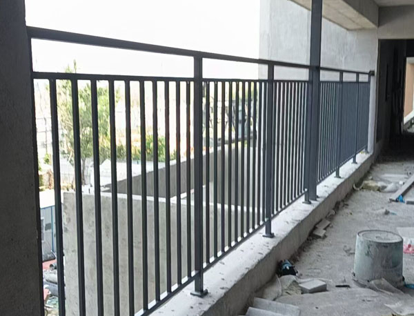 樓道間鋅鋼護欄欄桿安裝